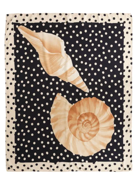 Brigitte Pareo mit Muschelmotiv