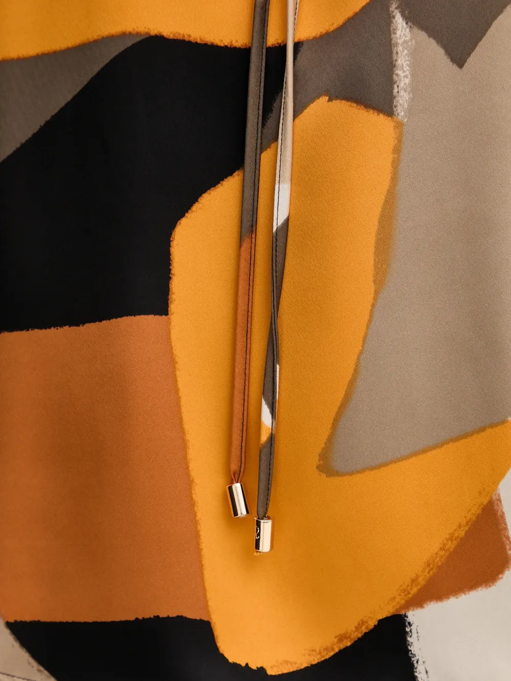 Joseph Ribkoff Blouse met geometrische patroon en gestrikte kraag Oranje