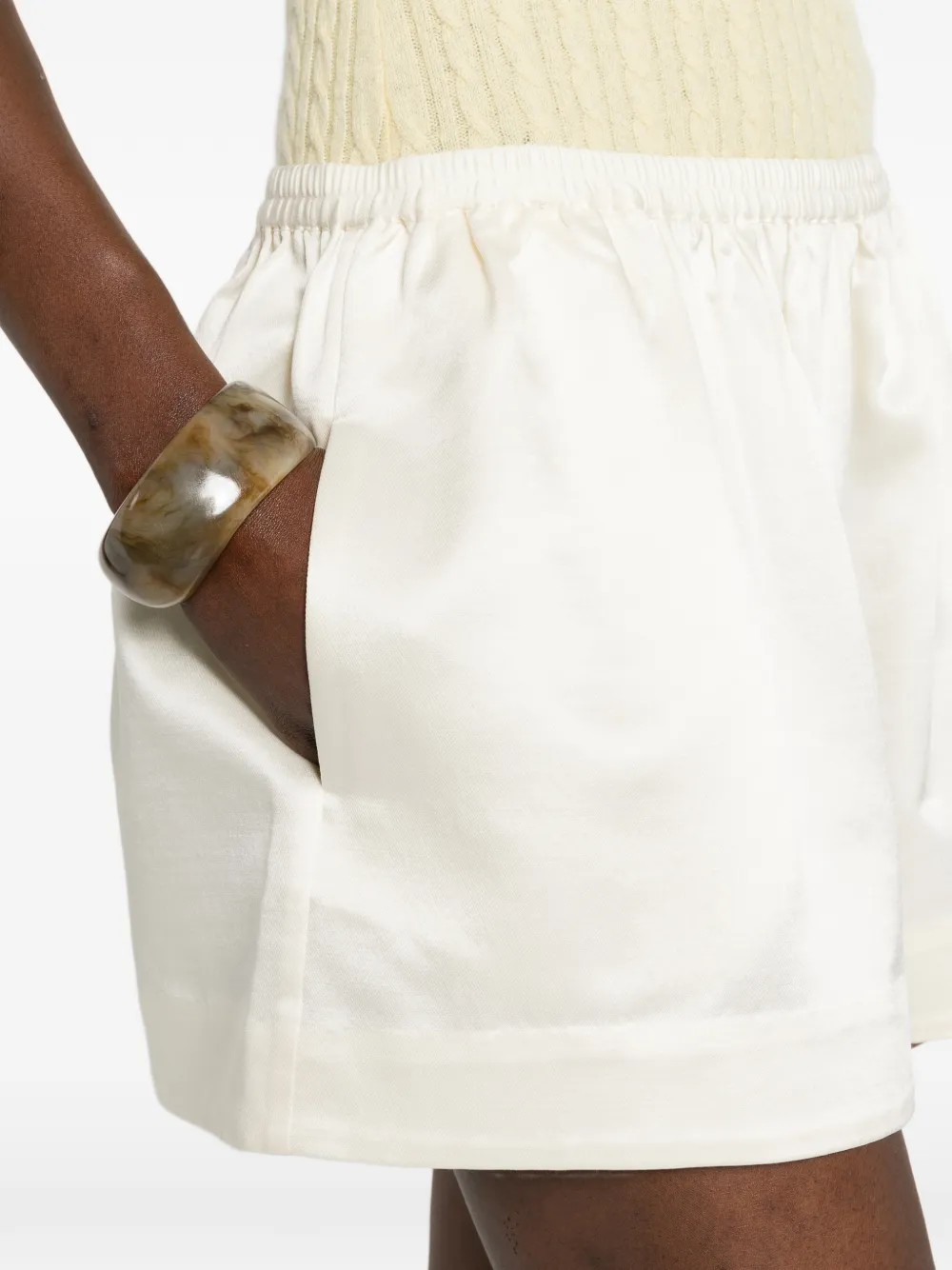 Soft Goat Shorts met elastische tailleband Beige