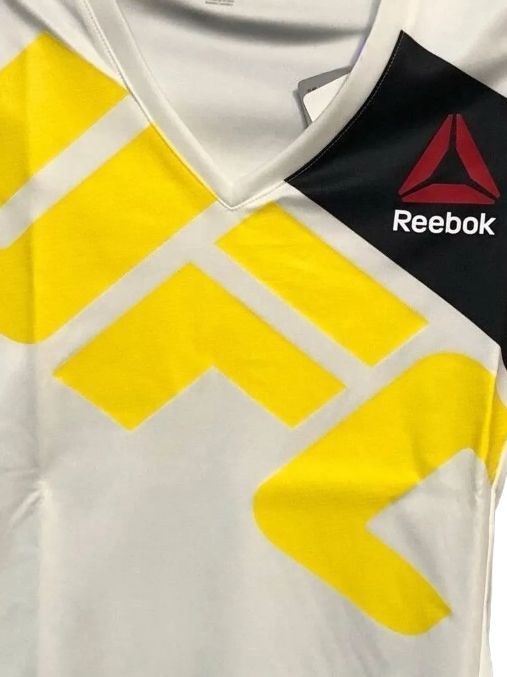 Reebok T-shirt met V-hals Beige