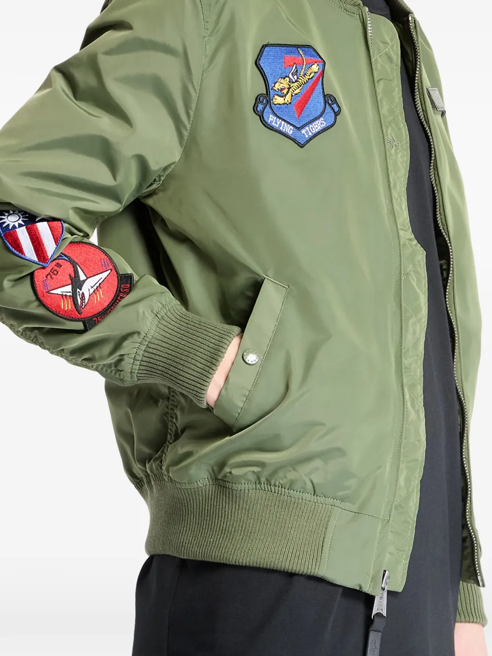 Alpha Industries MA-1 TT Flying Tigers ボンバージャケット