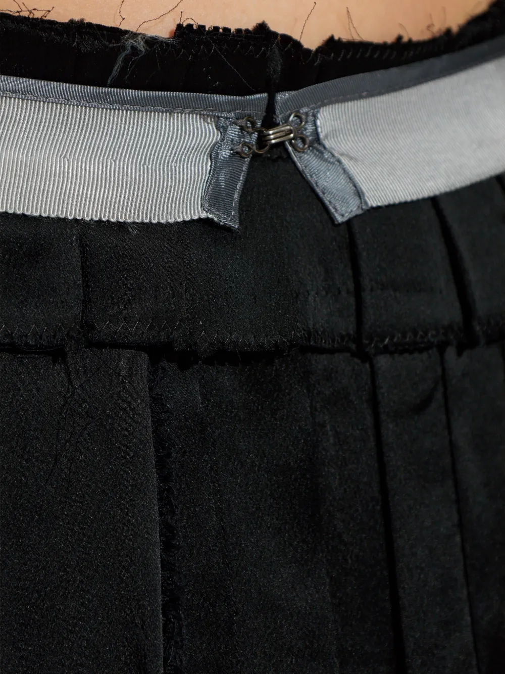 Maison Margiela Gerafelde midi-plooirok Zwart
