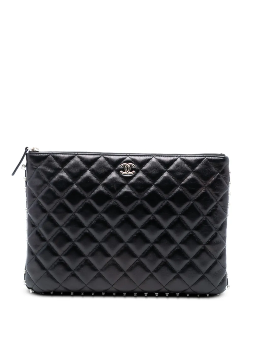CHANEL Pre-Owned 2019 Medium Quilted Lambskin Pearl O Case clutch bag - Nero