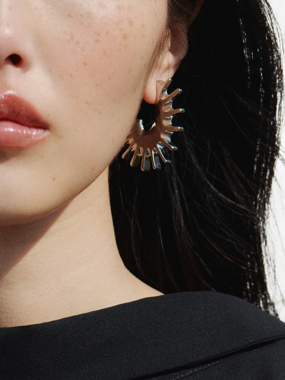 Jacquemus Les Boucles Hippocampe spiked earrings - Argento