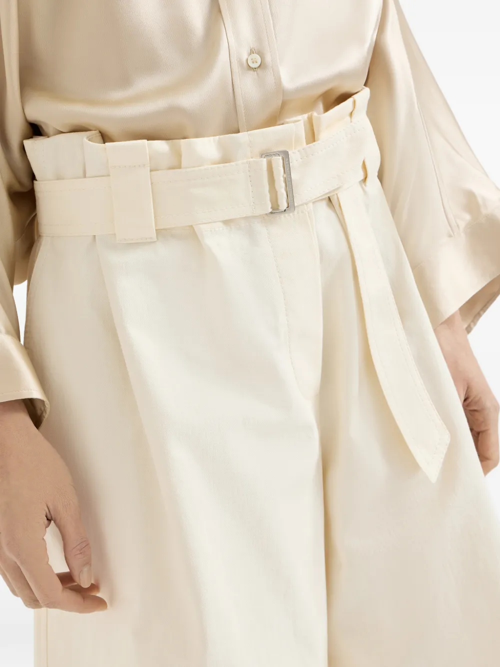 Brunello Cucinelli Katoenen bermuda shorts met paperbag taille Beige