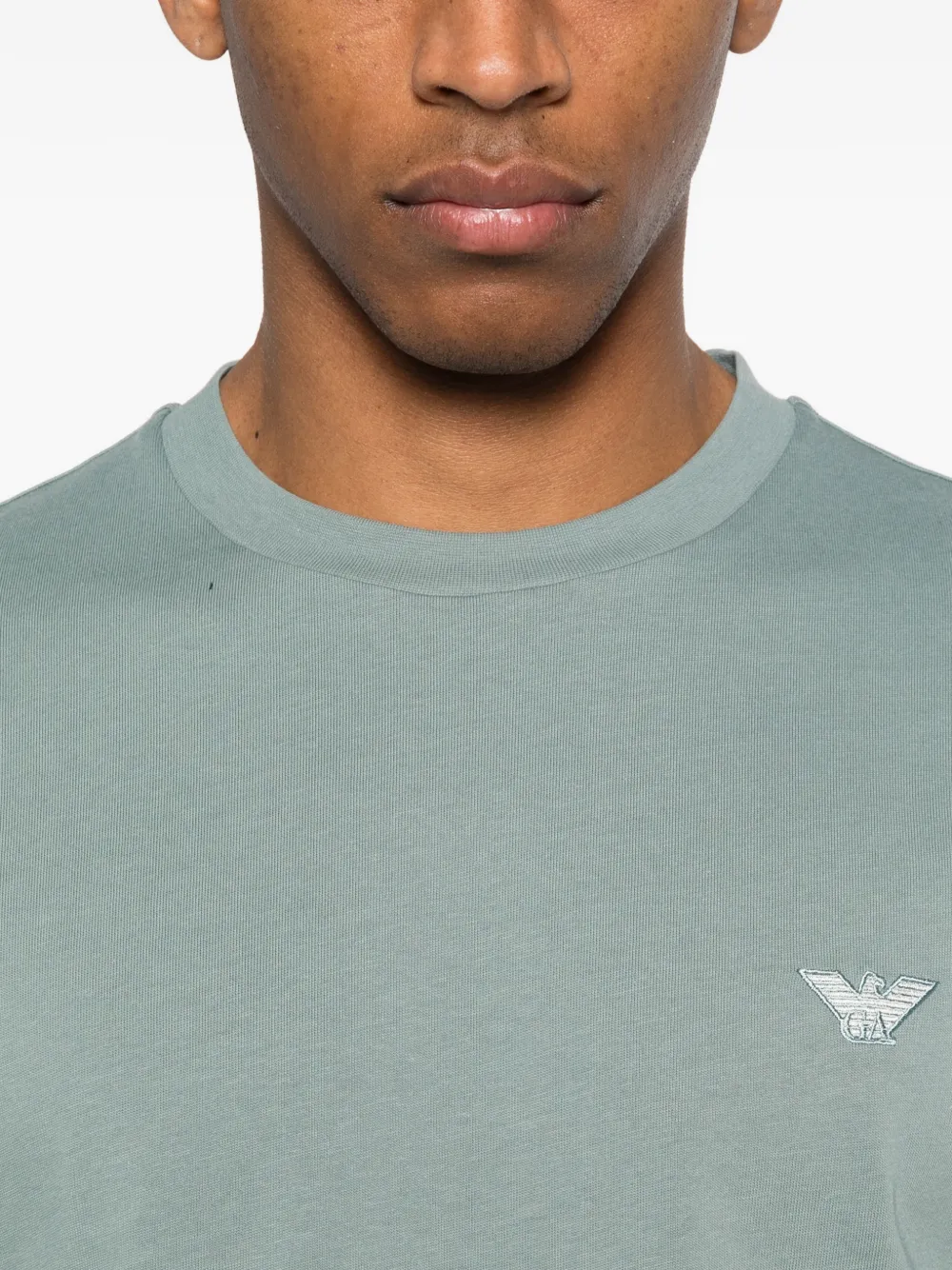 Emporio Armani T-shirt met ronde hals en geborduurde adelaar Blauw