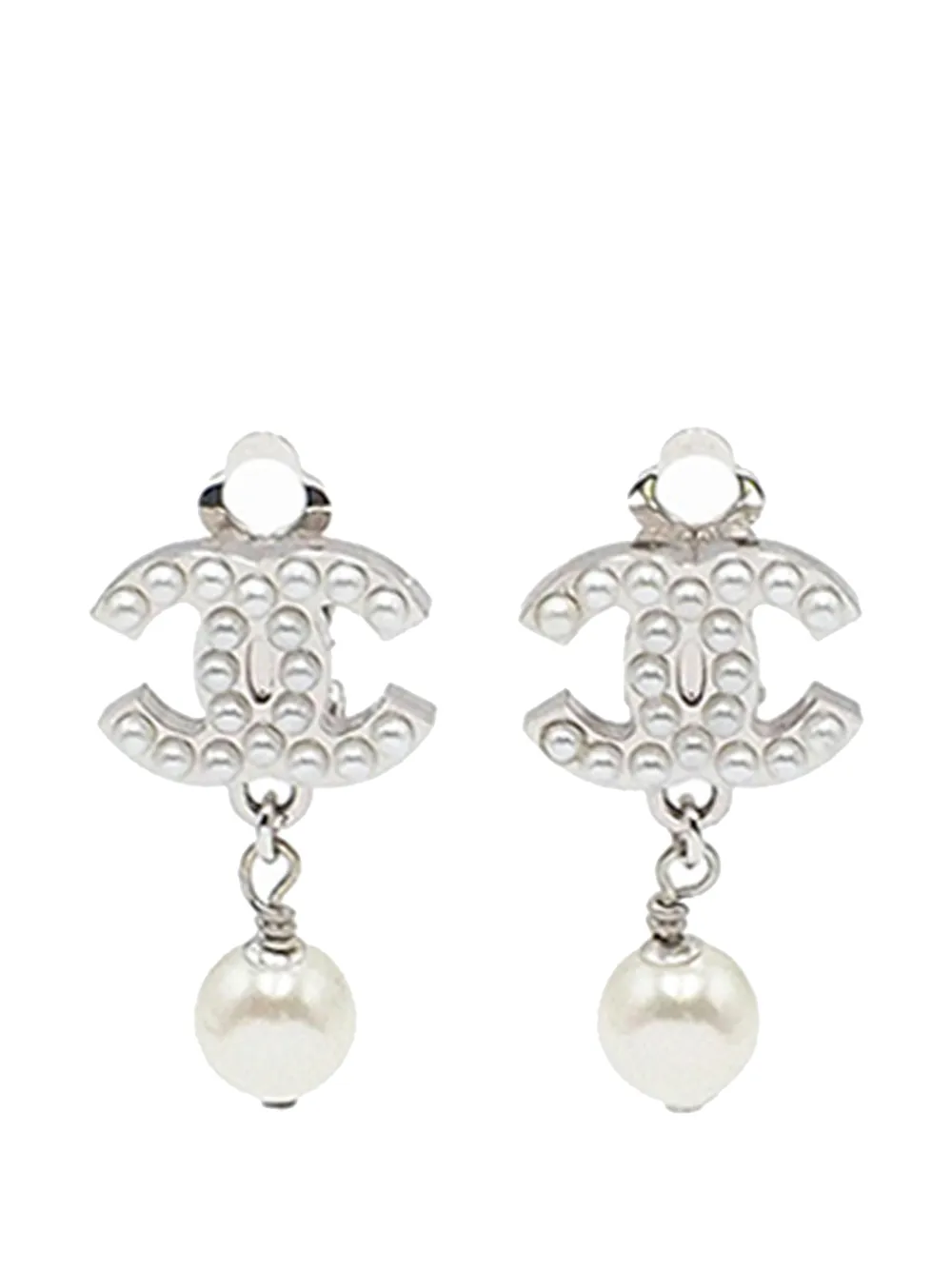 CHANEL Pre-Owned 2004 Silver Plated CC Faux Pearl Drop Clip On Earrings costume earrings - Argento