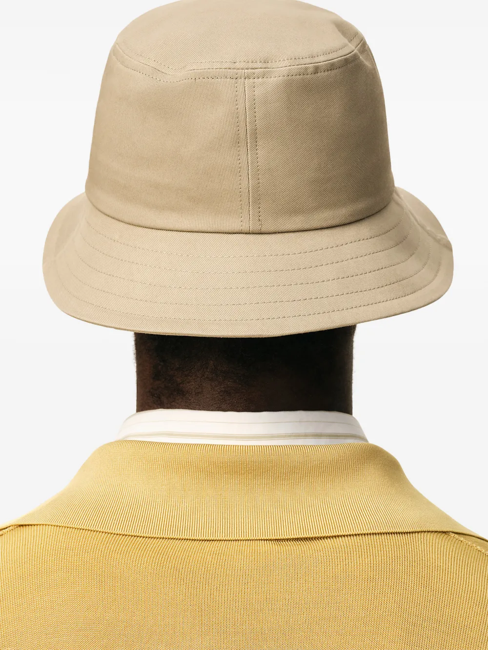 AMI Paris Vissershoed met geborduurd Ami de Coeur logo Beige