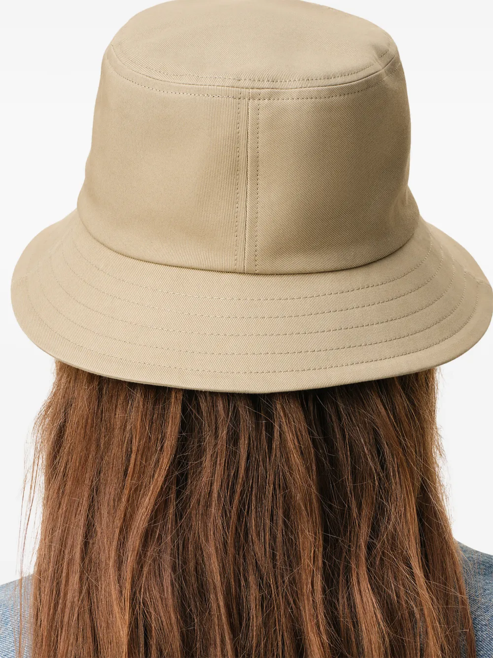 AMI Paris Vissershoed met geborduurd Ami de Coeur logo Beige