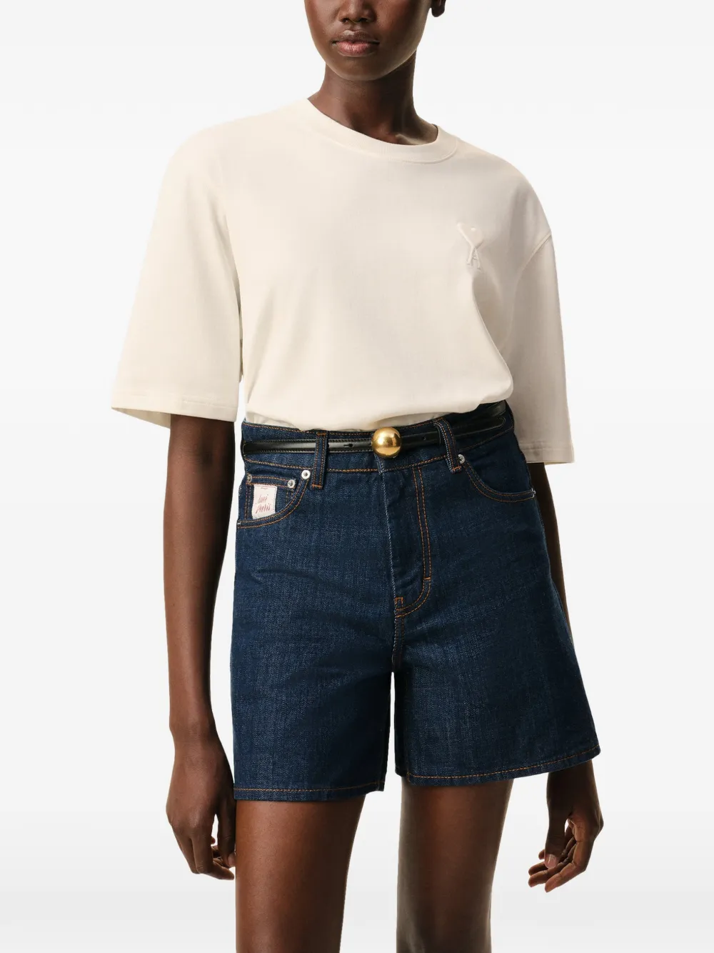 AMI Paris Ami de Coeur T-shirt met reliëf Beige