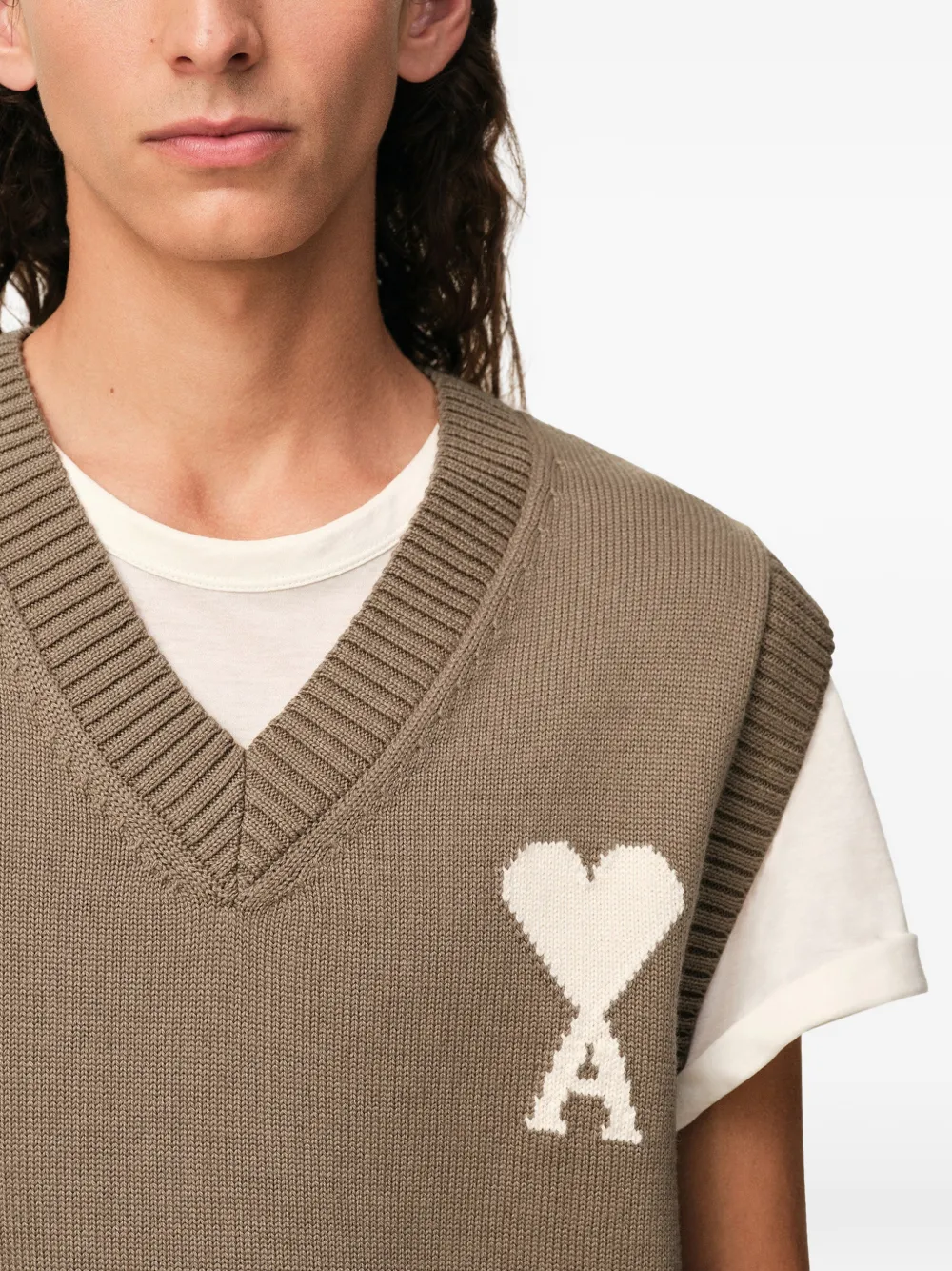 AMI Paris Ami De Coeur ニットベスト | ニュートラル | FARFETCH JP