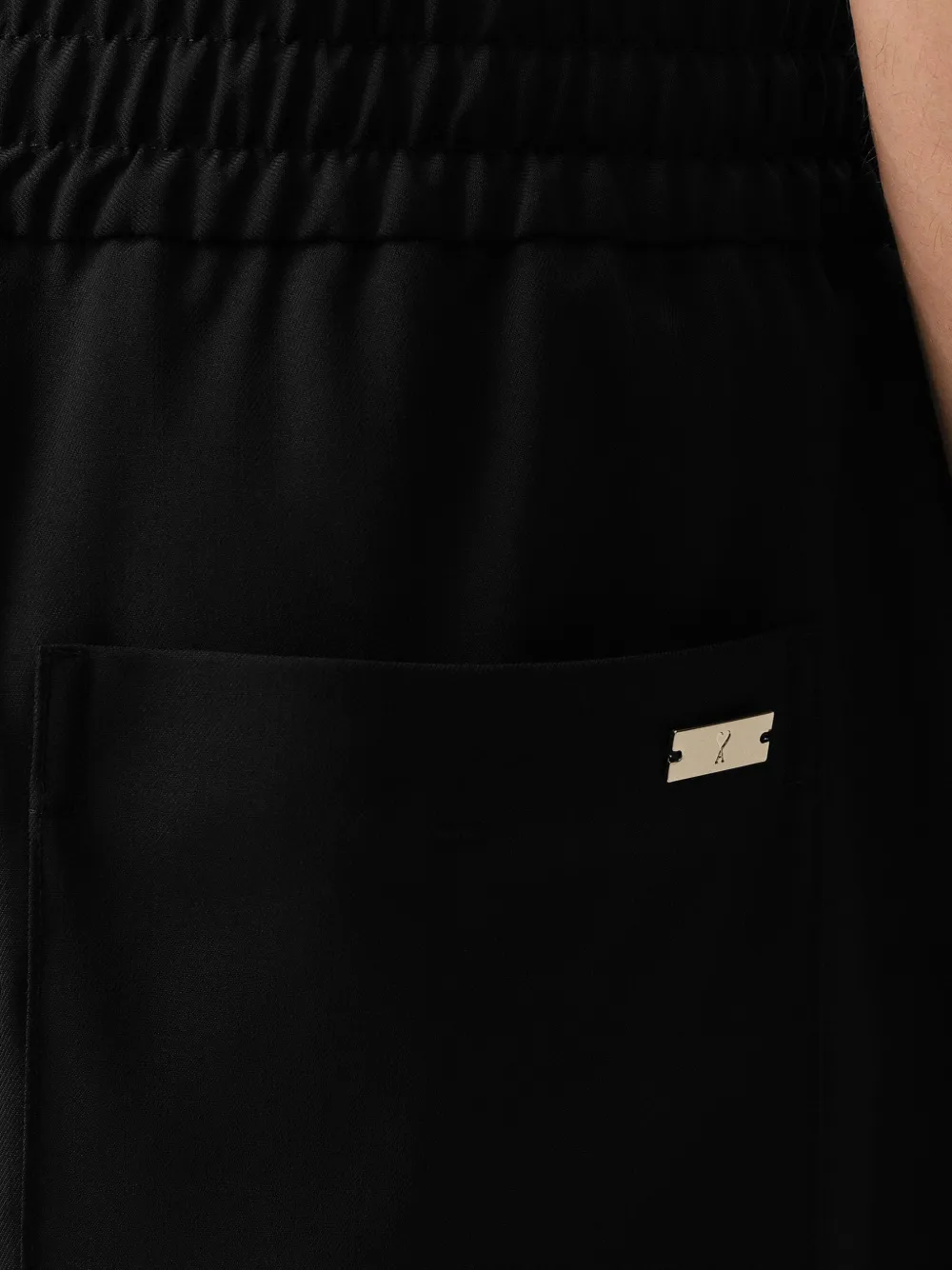 AMI Paris Ruimvallende broek met elastische taille Zwart