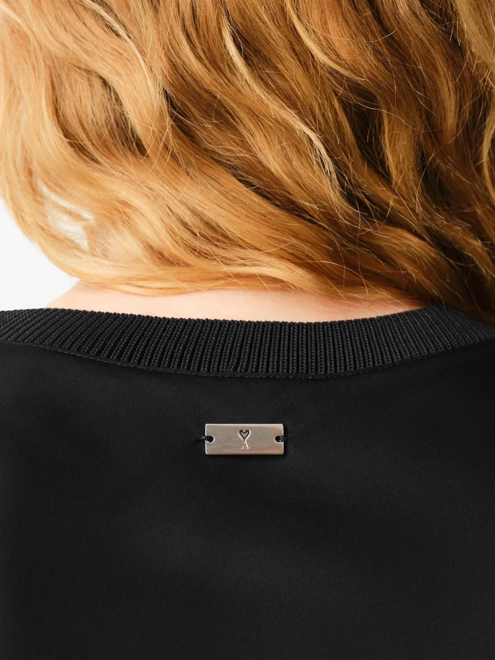 AMI Paris Satijnen blouse met korte mouwen Zwart