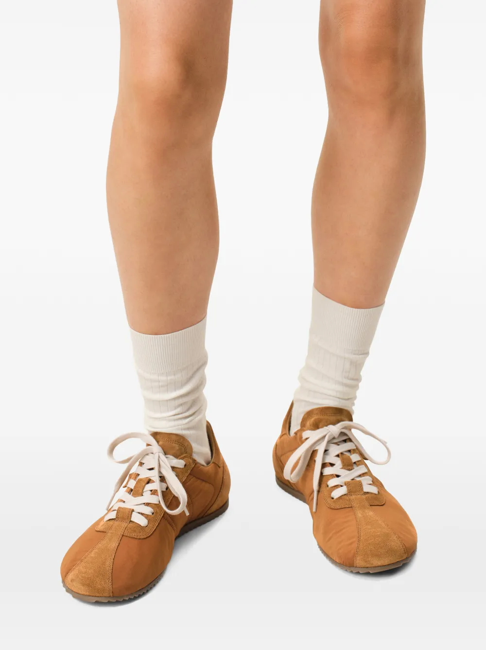 AMI Paris Soft sneakers met suède vlak Bruin