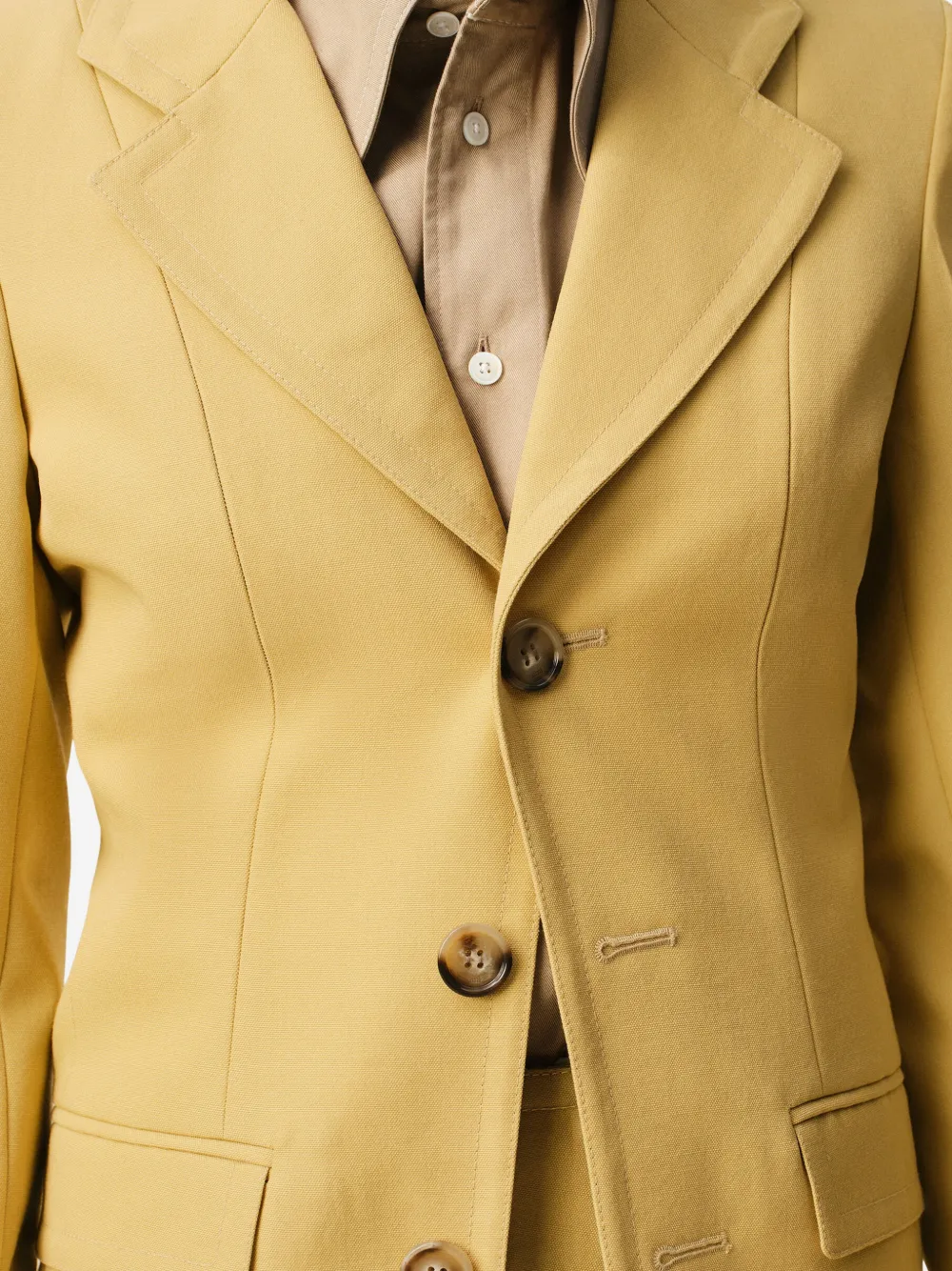 AMI Paris Blazer met enkele rij knopen Geel