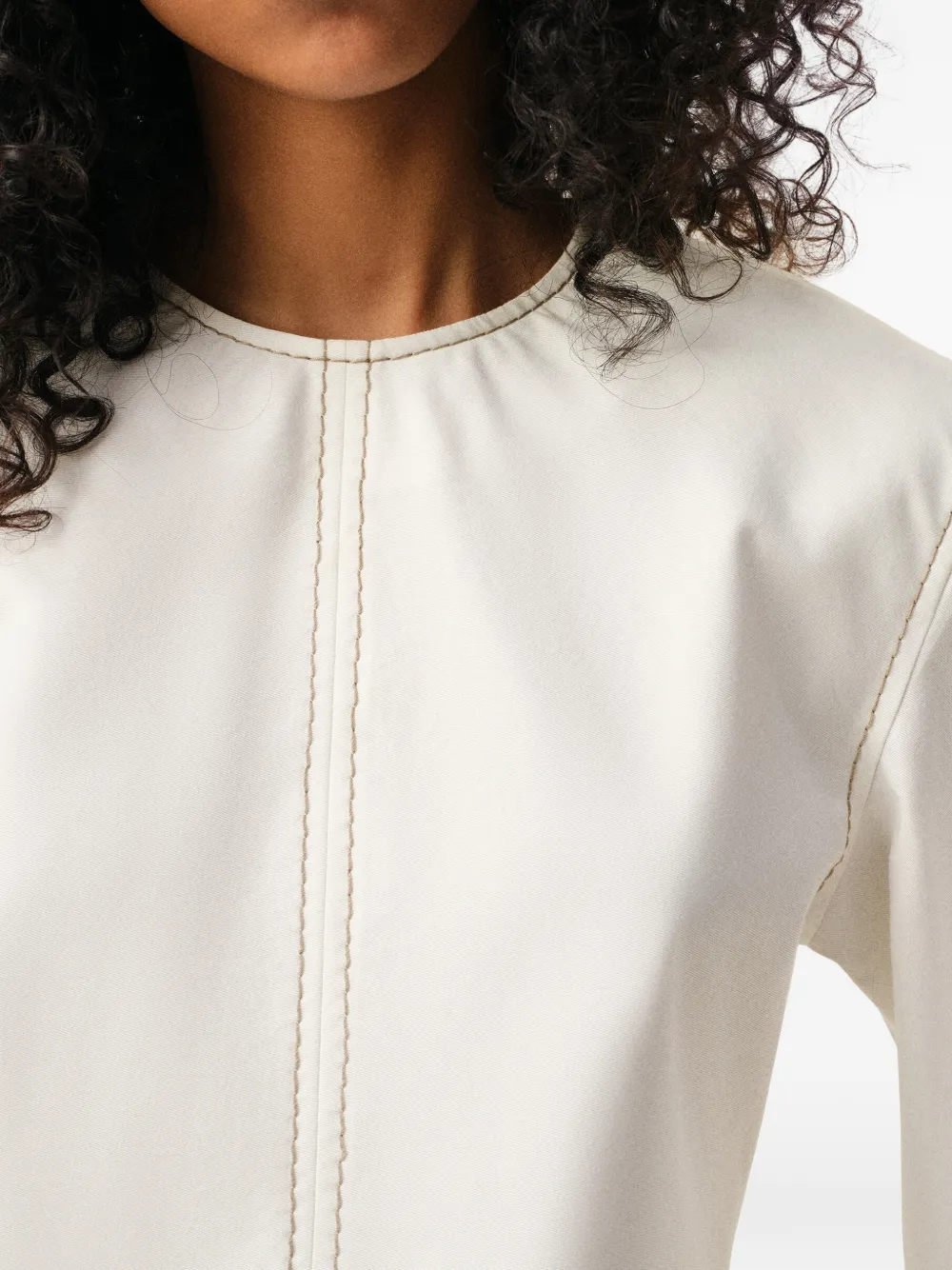 AMI Paris Top met korte mouwen en stiksels Beige