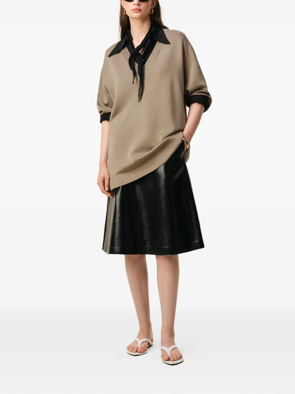 AMI Paris T-shirt met V-hals Bruin