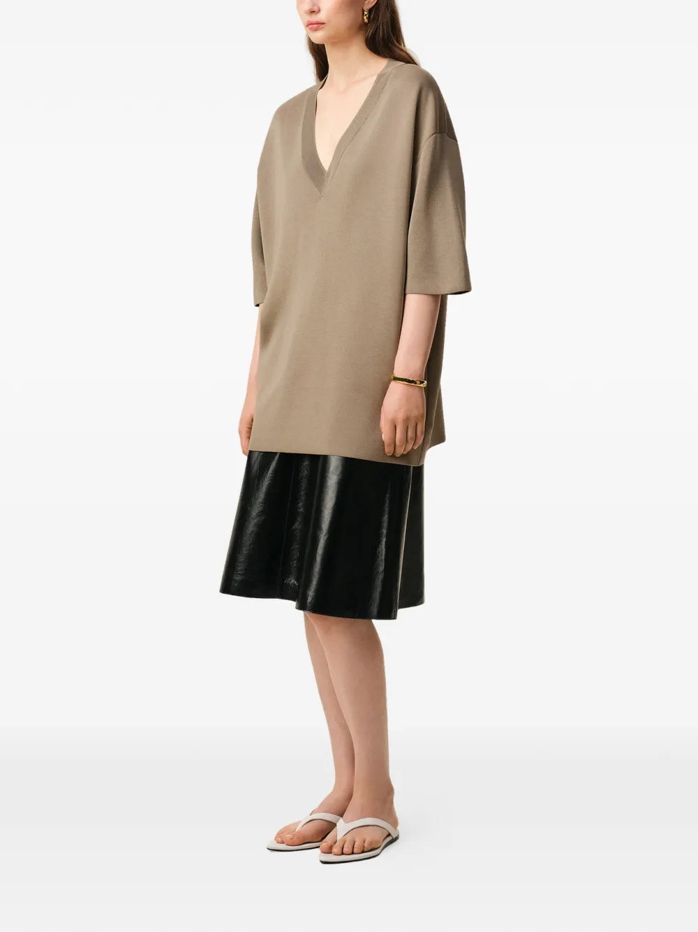 AMI Paris T-shirt met V-hals Bruin
