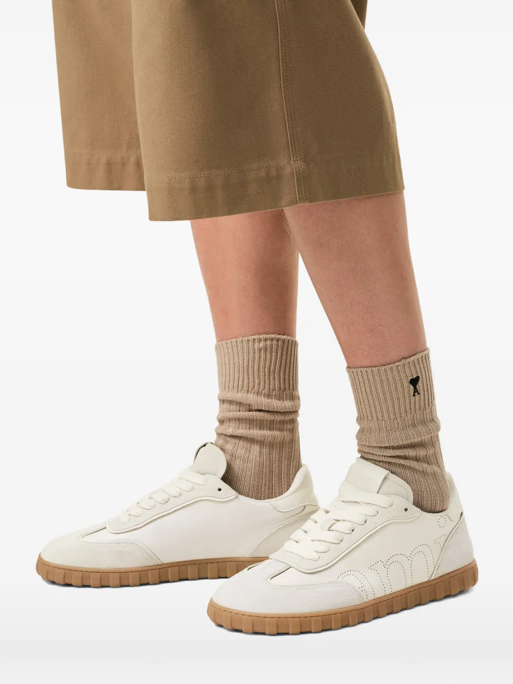 AMI Paris Step leren sneakers met geperforeerd logo Wit