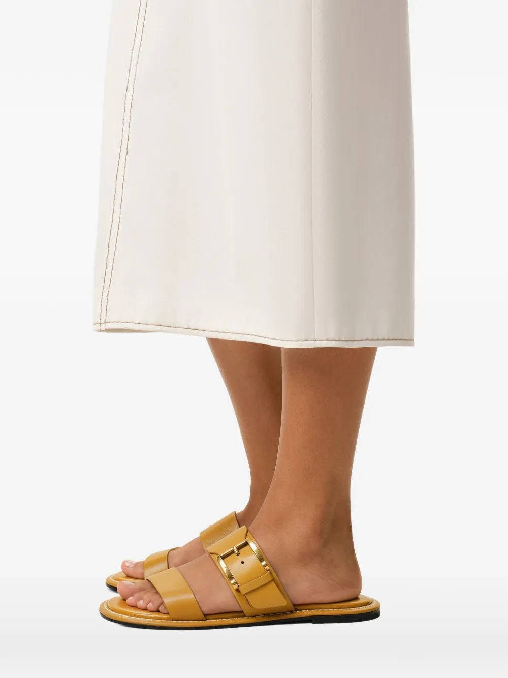 AMI Paris Platte sandalen met gespdetail Bruin