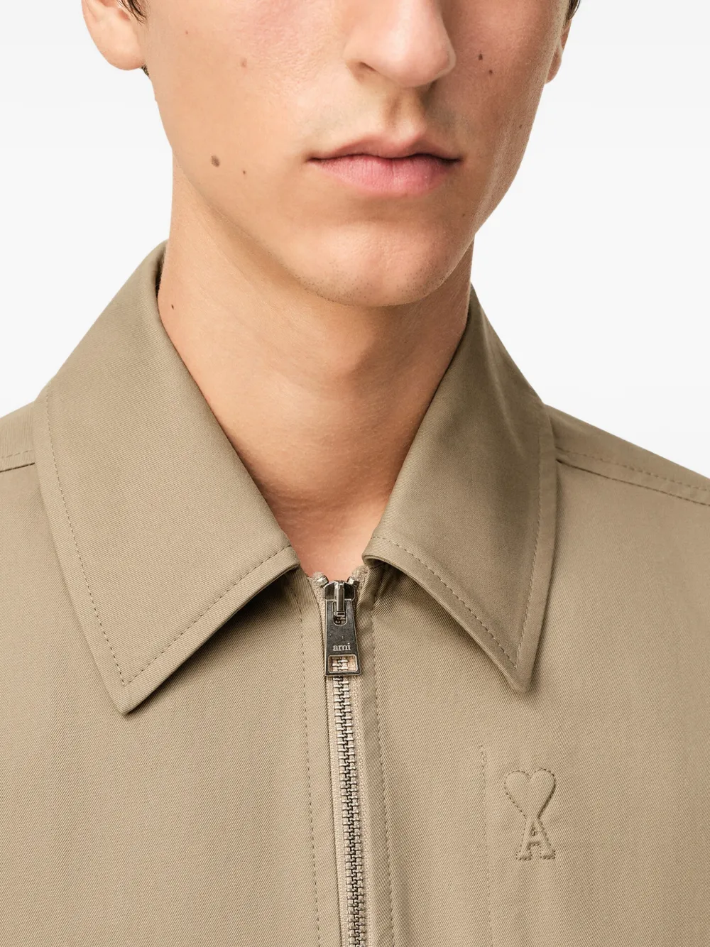 AMI Paris Ami De Coeur bomberjack met rits Beige
