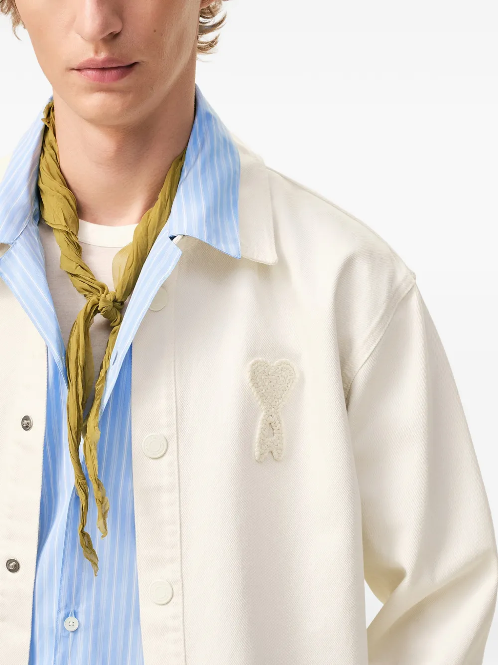 AMI Paris Ami de Coeur shirt met gehaakte patch Beige