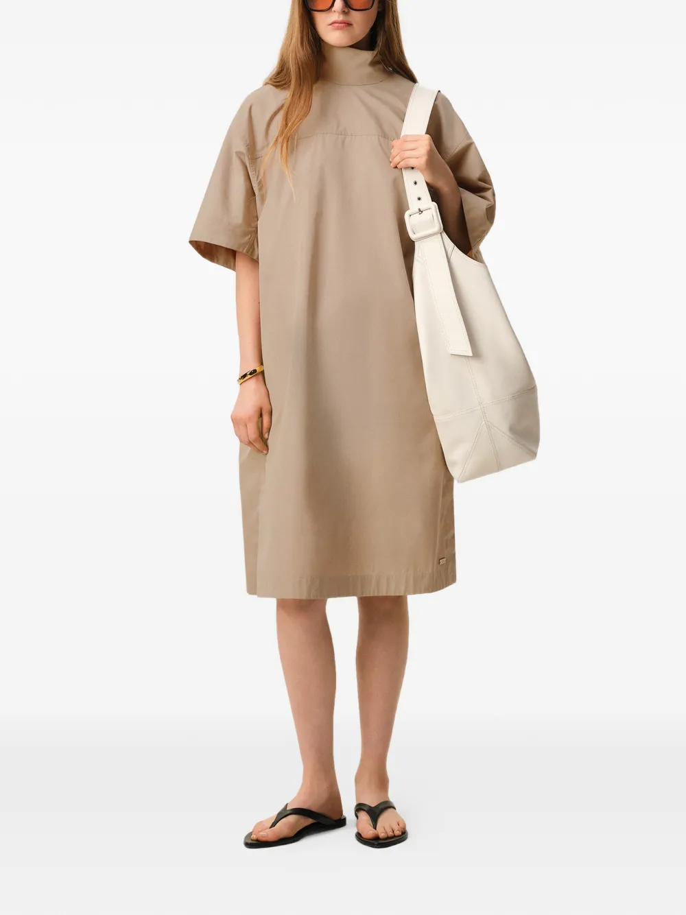 AMI Paris Jurk met opstaande hals en knopen Beige
