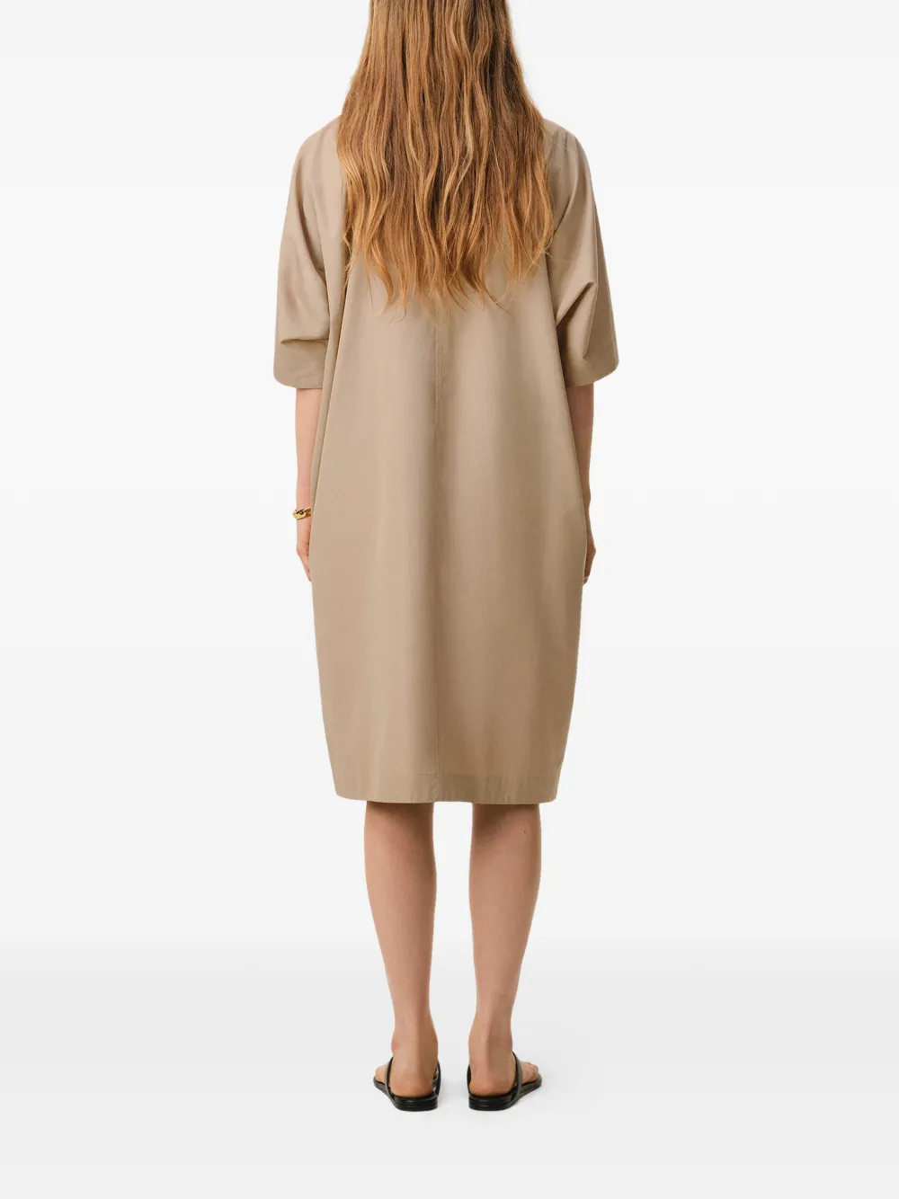 AMI Paris Jurk met opstaande hals en knopen Beige