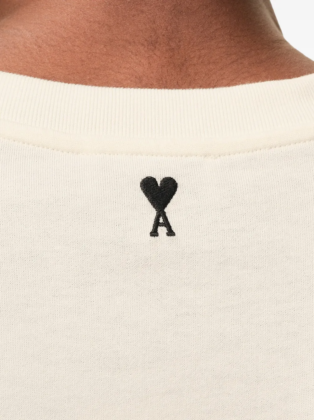 AMI Paris T-shirt met ronde hals en kenmerkende print Beige