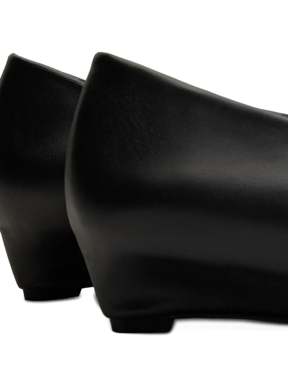 AMI Paris Pumps met puntige neus Zwart