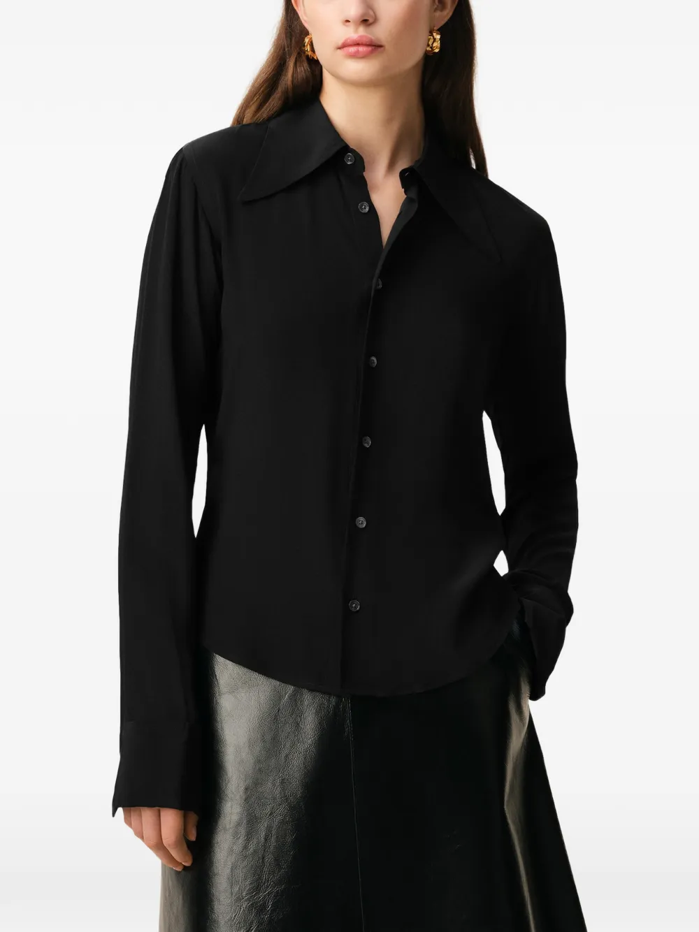 AMI Paris Crêpe blouse met scherpe kraag Zwart