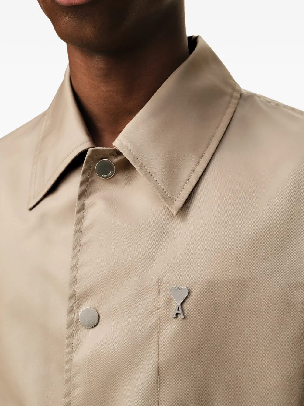 AMI Paris Jack met knopen Beige