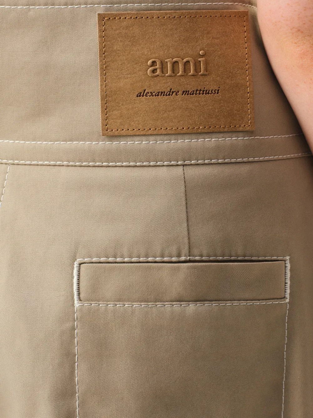 AMI Paris Wikkelbroek met ceintuur Beige