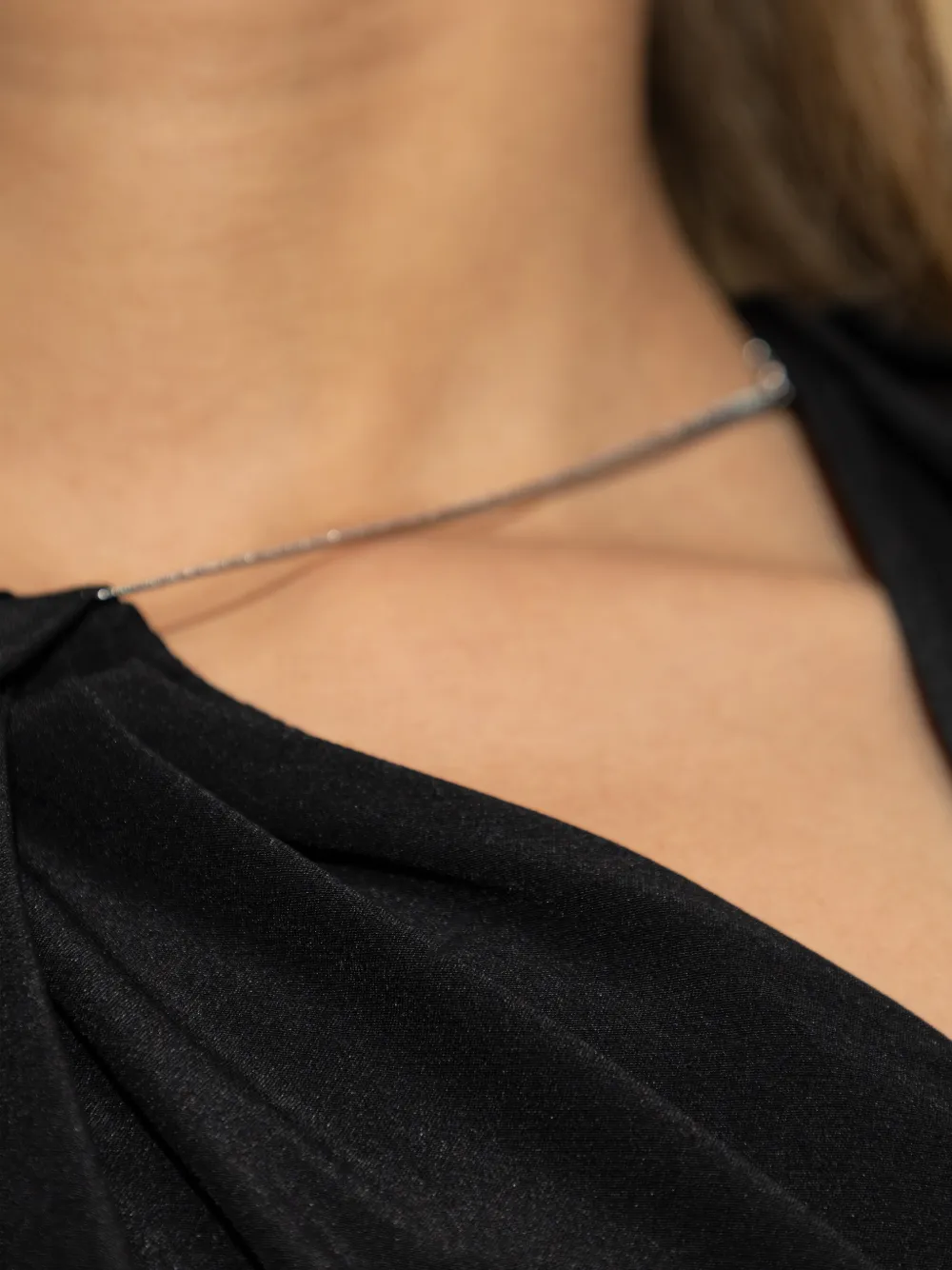 Victoria Beckham Gedraaide midi-jurk met lange mouwen en V-hals Zwart