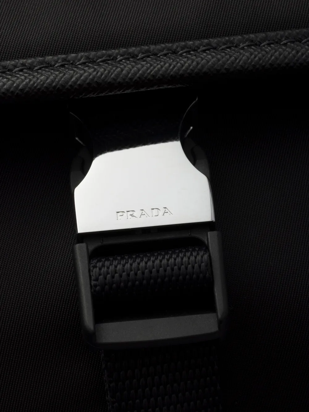 Prada Re-Nylon schoudertas met gesp Zwart