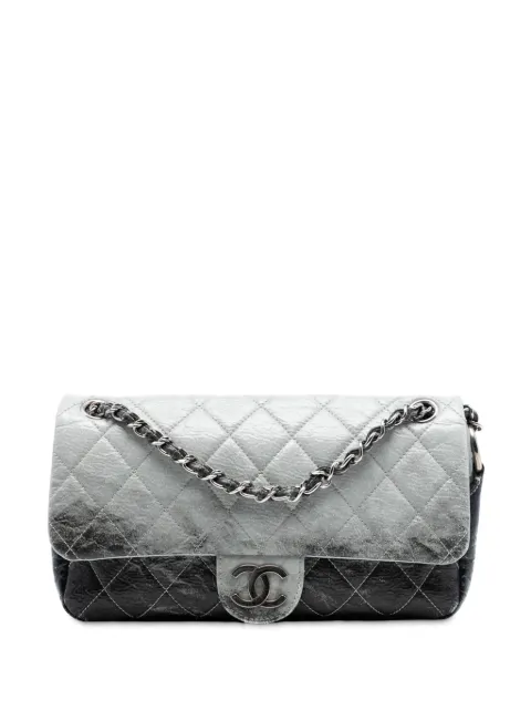 CHANEL Pre-Owned lille quiltet CC skuldertaske i vinyl med flaplukning fra 2006-2008