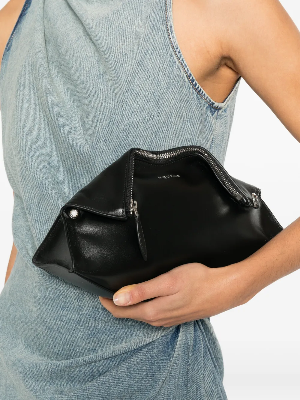 Alexander McQueen Manta zip clutch bag - Zwart