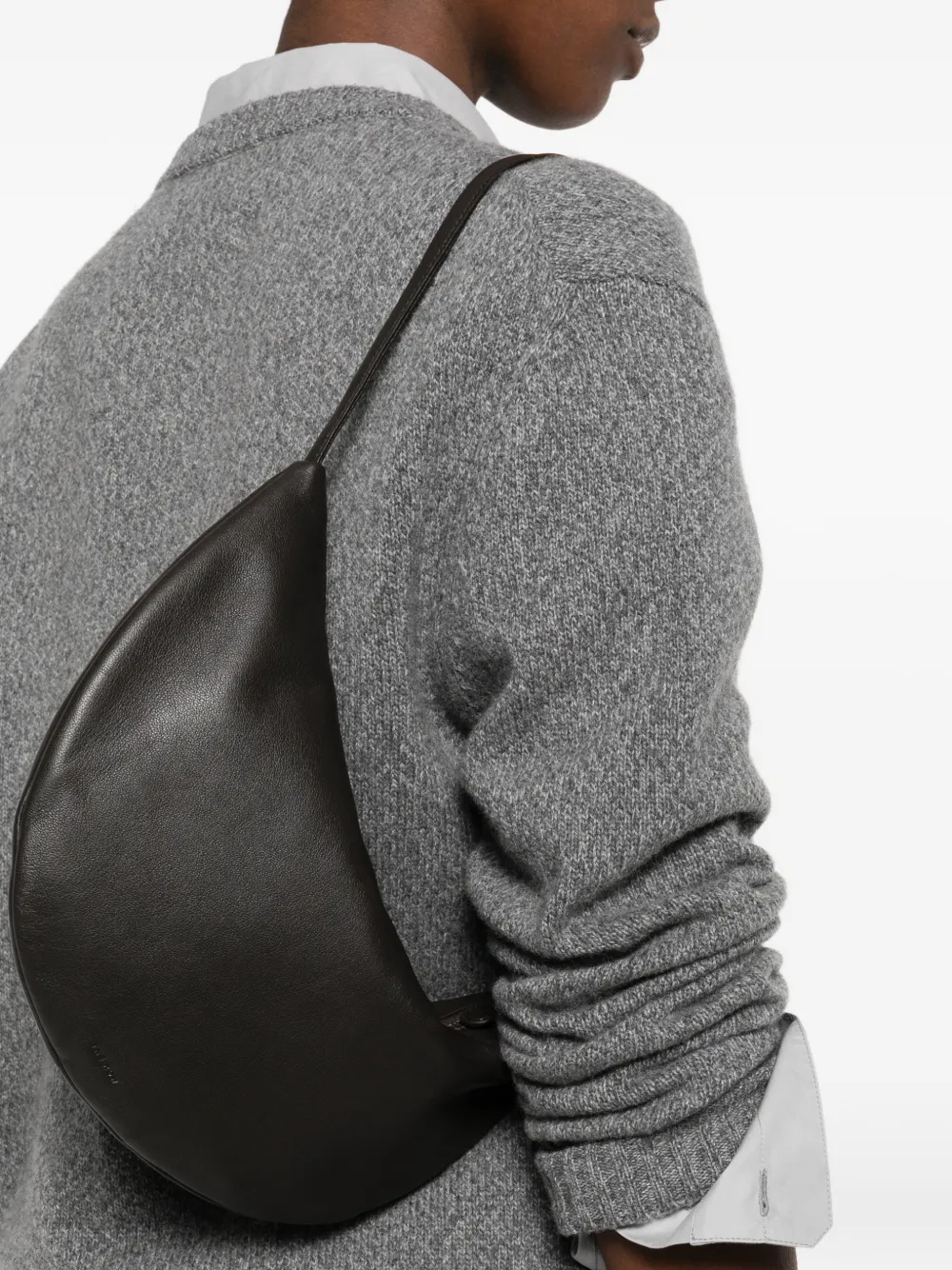 The Row small Izzy shoulder bag - Zwart