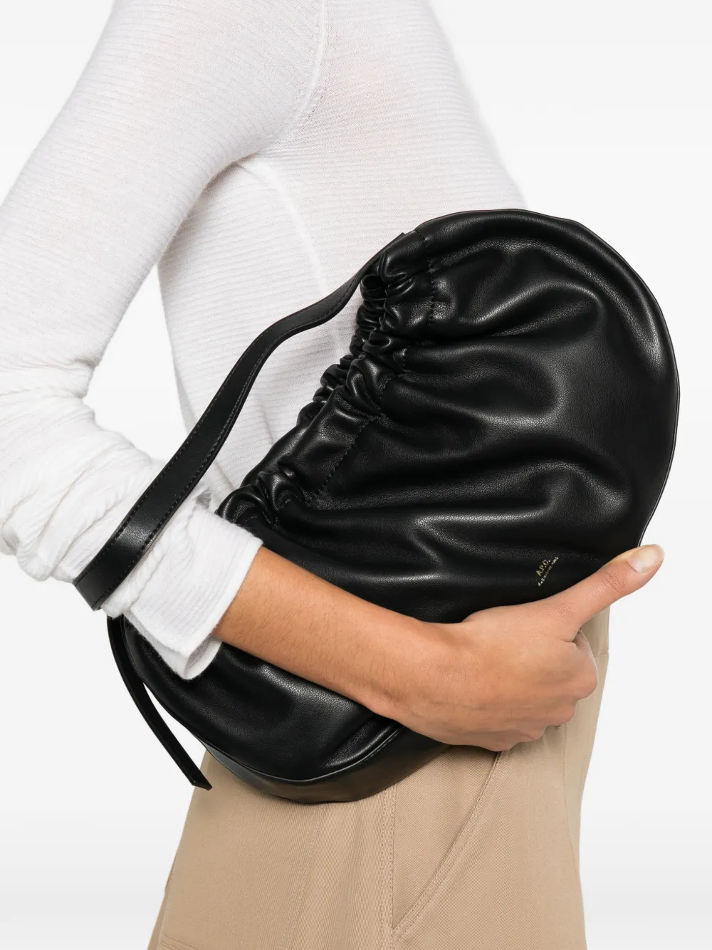 A.P.C. gathered buckle shoulder bag - Zwart