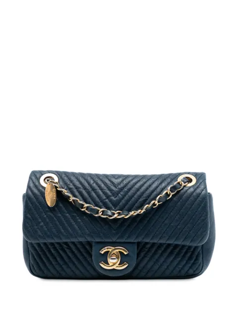 CHANEL Pre-Owned 2015-2016 kleine Chevron Medallion Charm Surpique Flap Schultertasche