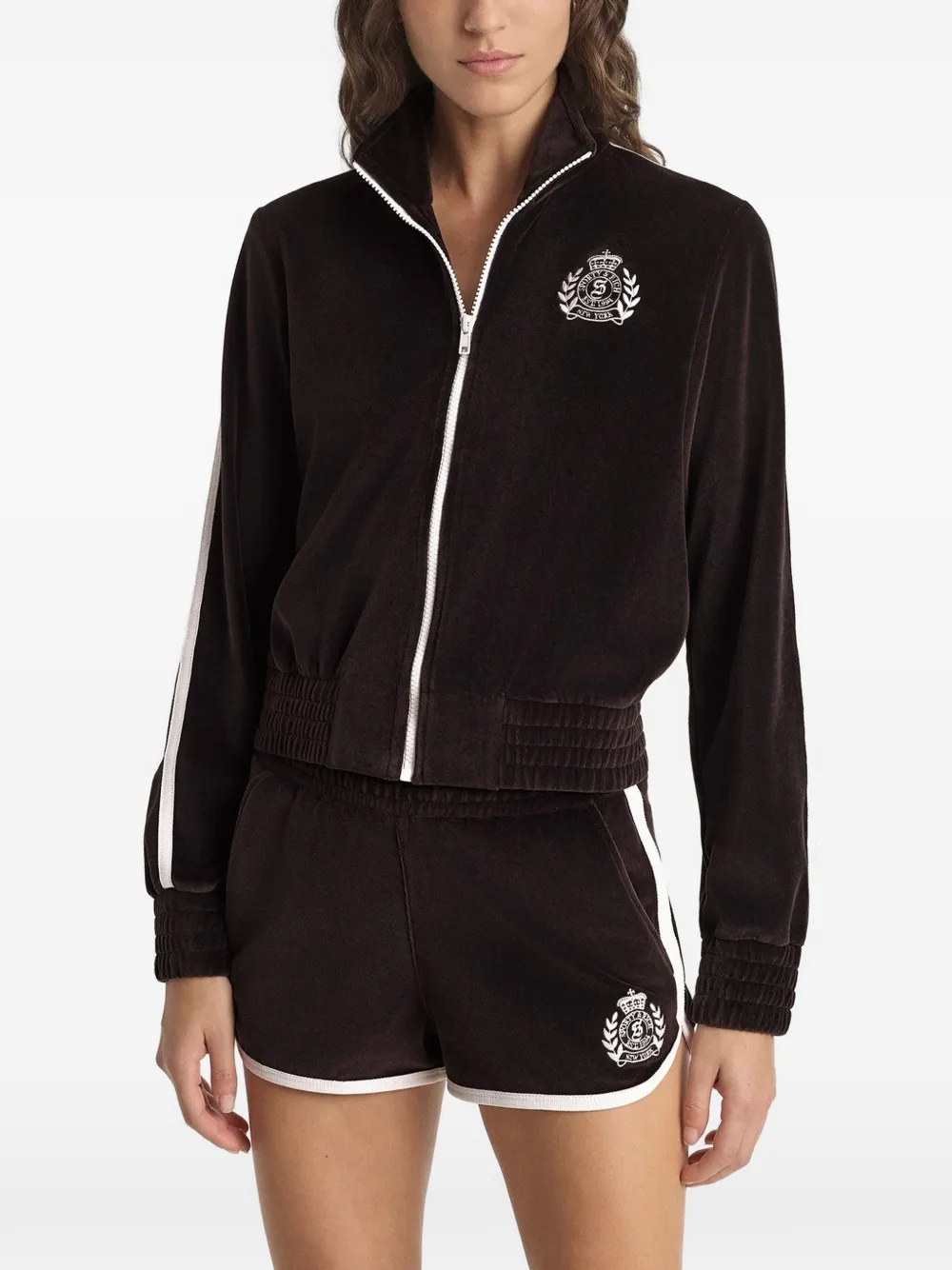 Sporty & Rich NY Crest trainingsshorts met logo Bruin