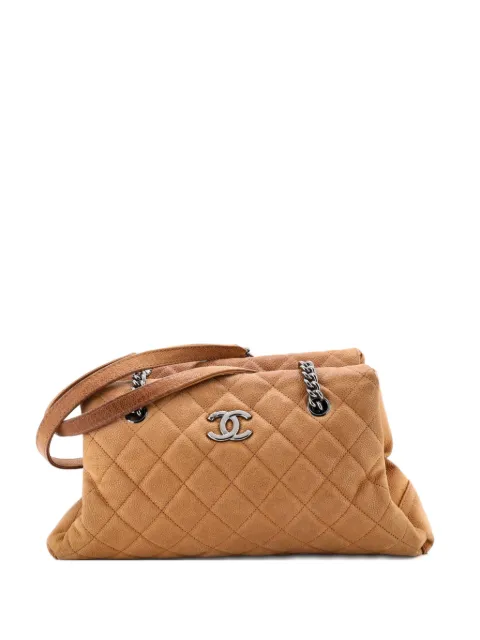 CHANEL Pre-Owned bolsa de hombro Lady Pearly Tote grande capitonada de piel caviar iridiscente