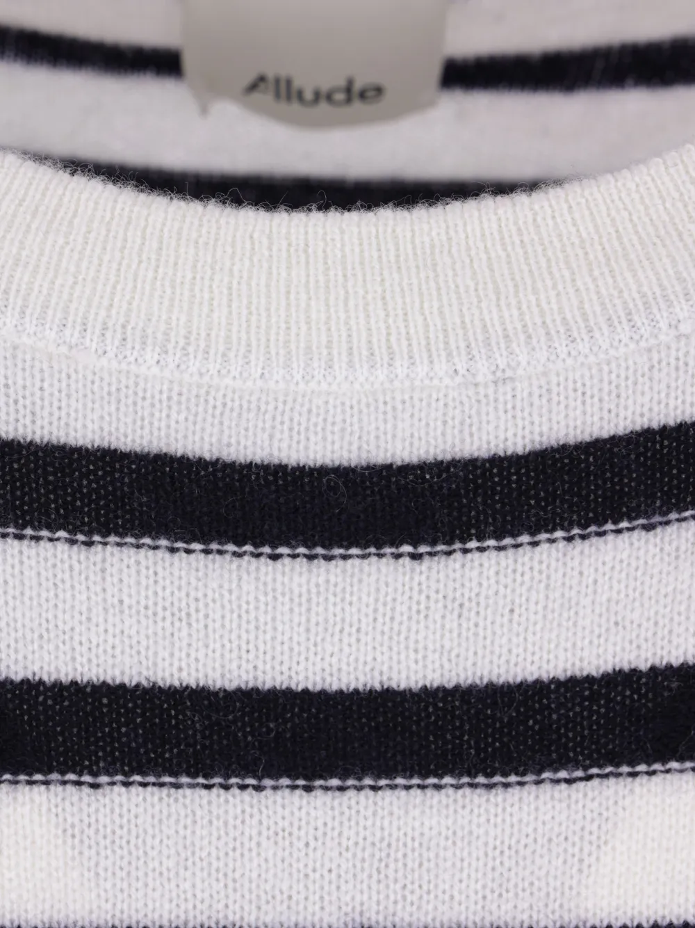 Allude Gestreept T-shirt met knoopdetail en korte mouwen Zwart