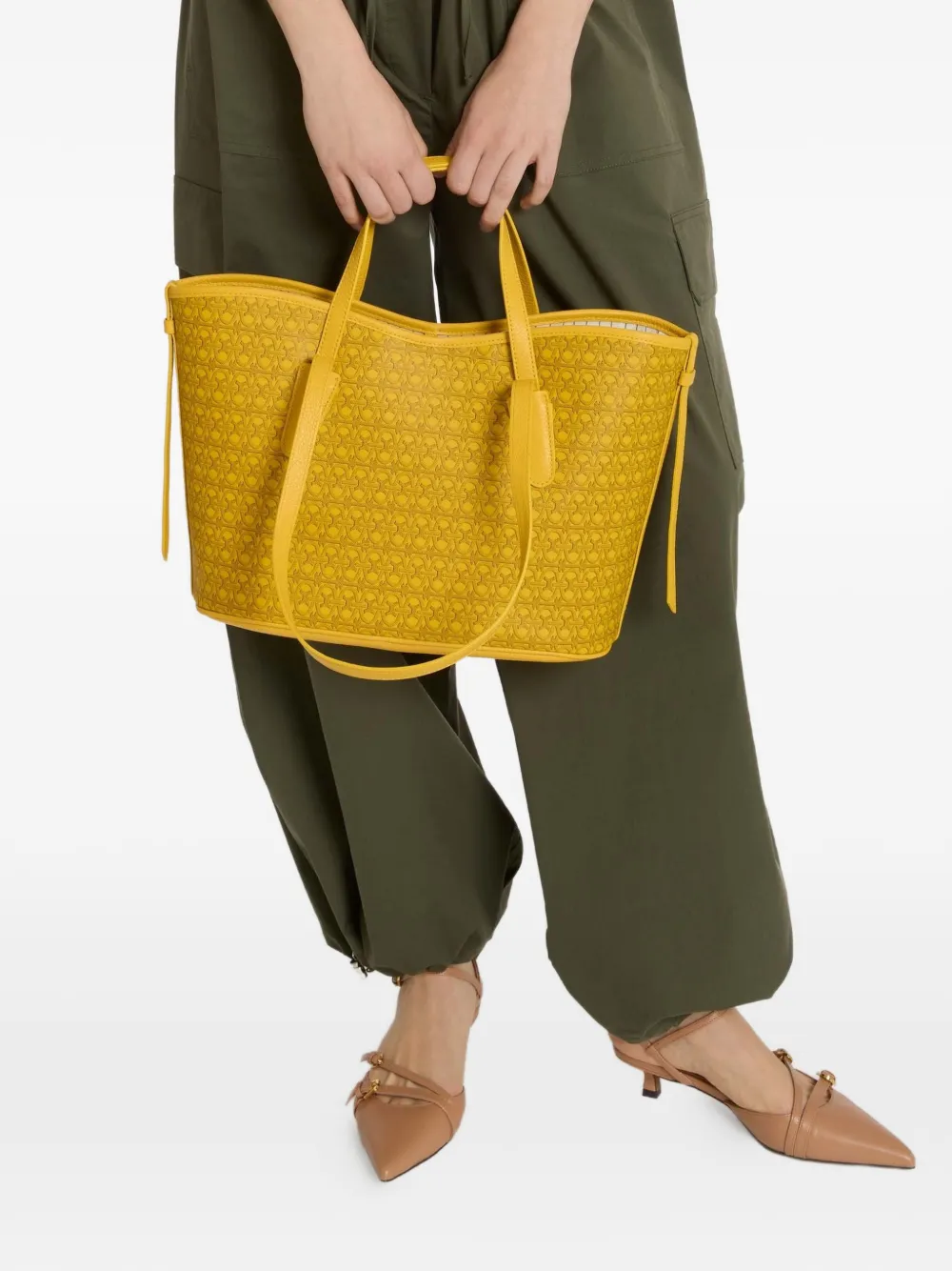 Coccinelle Shopper met monogram bandjes Geel