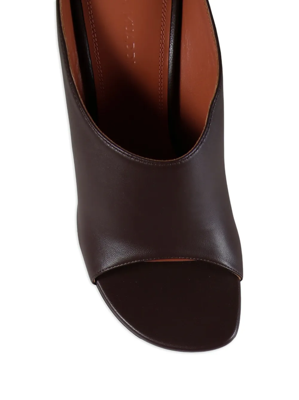 Amina Muaddi Uma sandalen met open neus Bruin