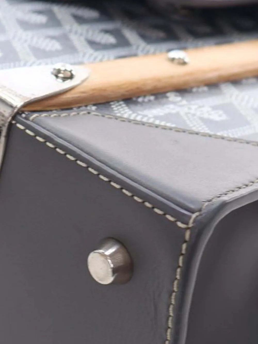 Pre-owned Goyard 2018 Ine Saigon Structured Pm Satchel In Gray