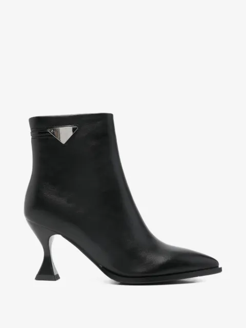 exè botas con logo triangular