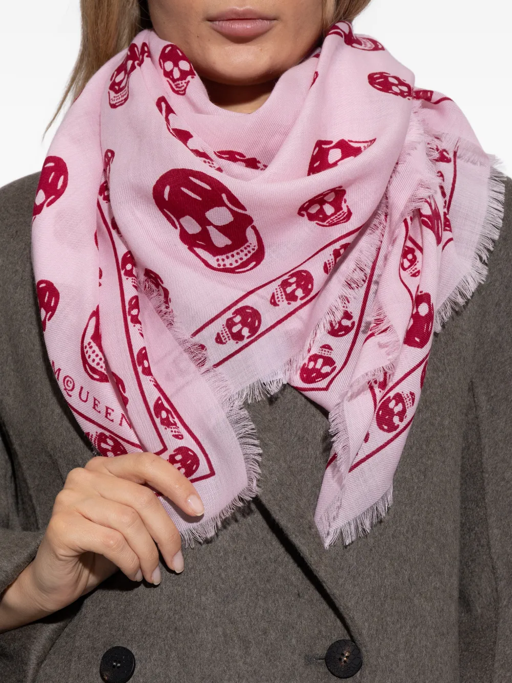 Alexander McQueen skull-print Fringed Scarf | Pink | FARFETCH NO