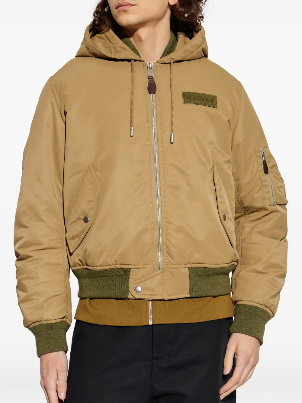 Alexander McQueen Bomberjack met capuchon Beige