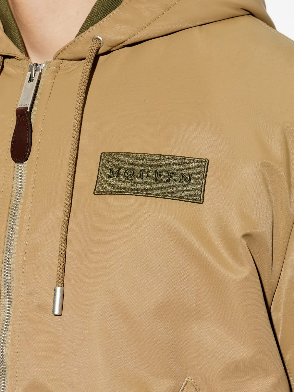 Alexander McQueen Bomberjack met capuchon Beige